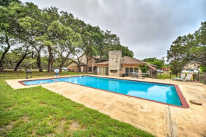 Family-Friendly Townhome, 2 Mi to Canyon Lake